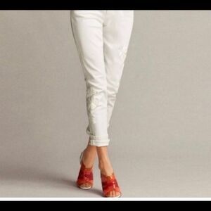 Cabi white high skinny jeans embroidered flower